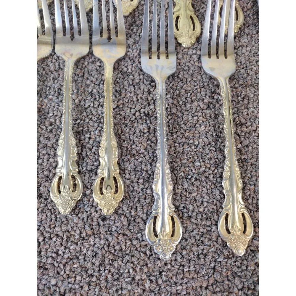 24 PIECES OF COOK'S ESSENTIALS 18/10 STAINLESS STEEL FLATWARE WITH GOLD ACCENTS